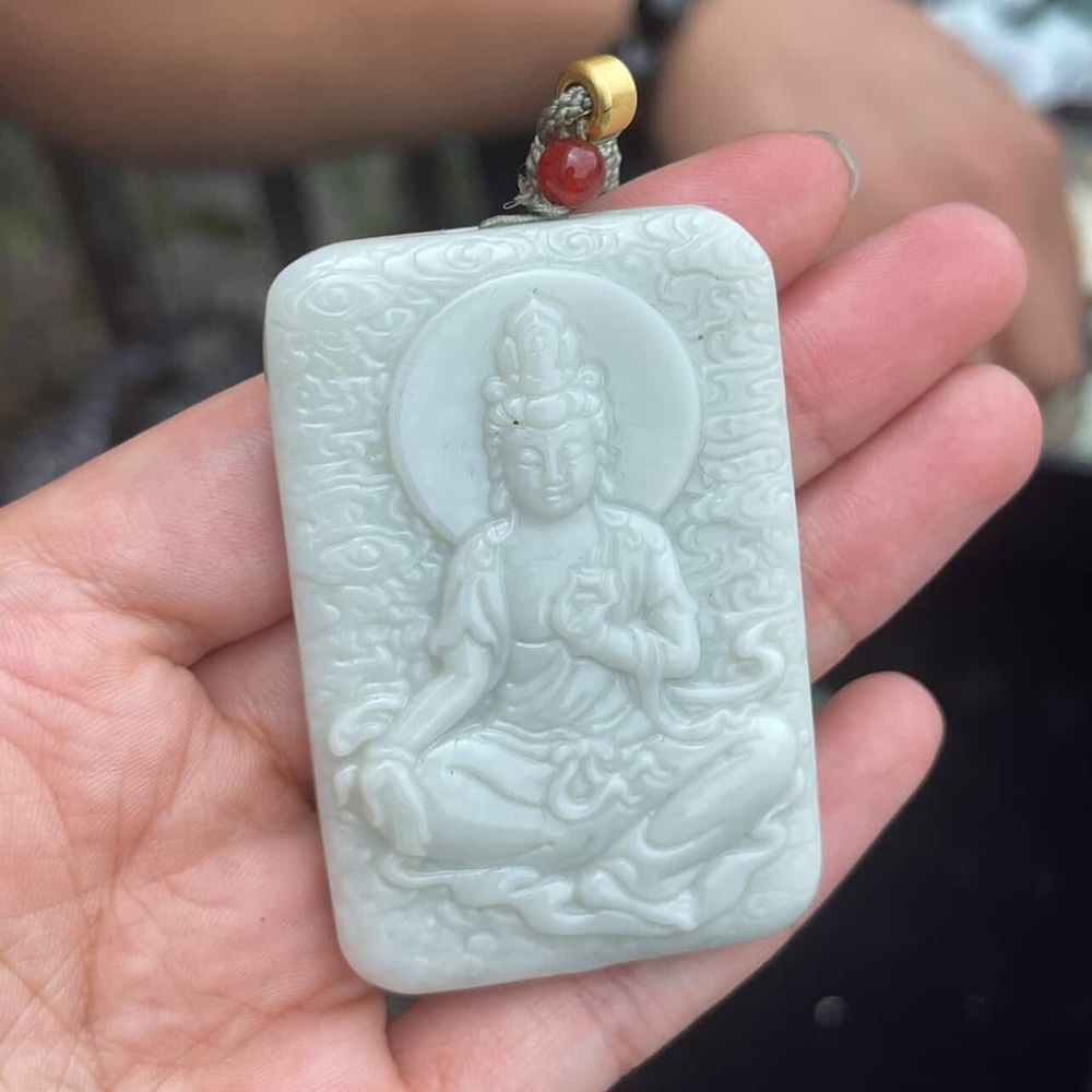 Elegant Jade Pendant Necklace